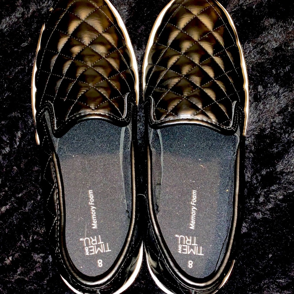 Black off brand vans from Walmart child condition worn once 😁🌼